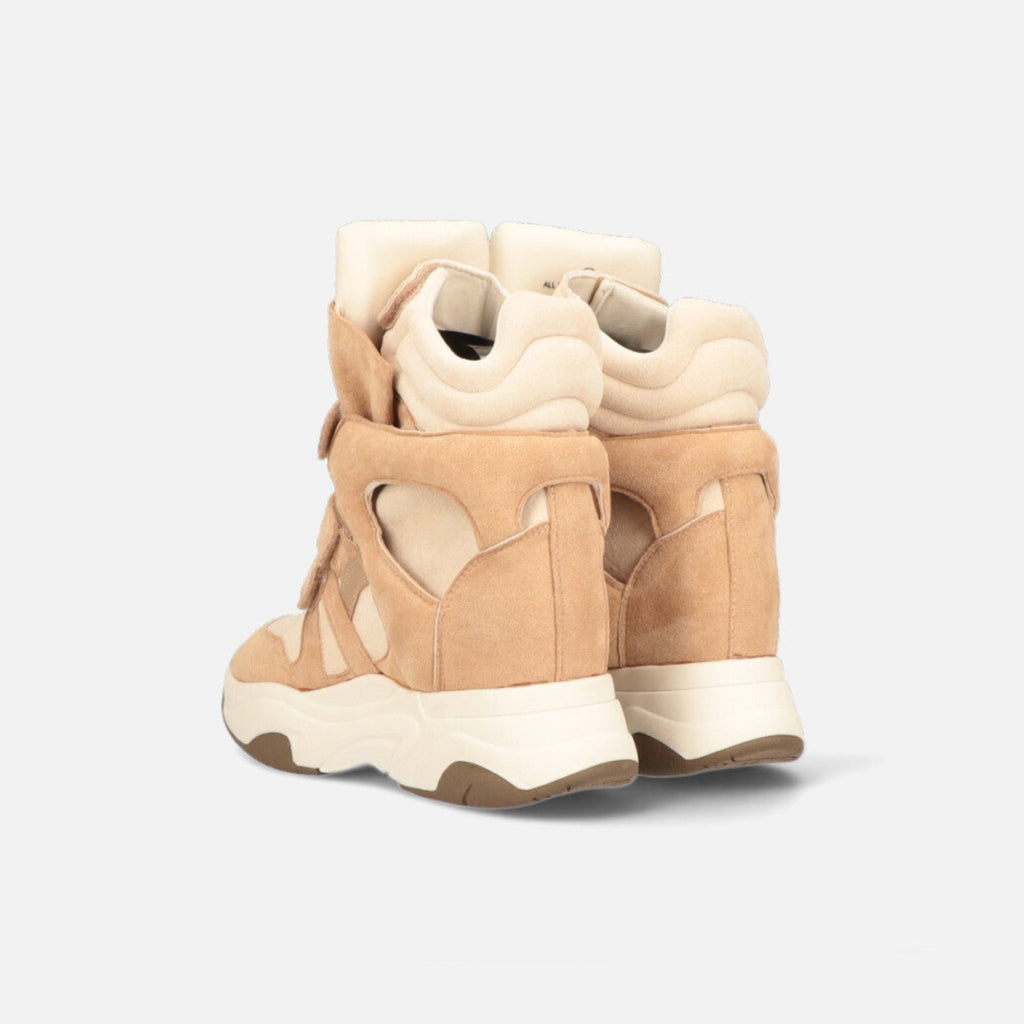 Tenis Streets nude