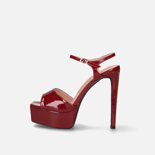 Zapatillas Cosmopolitan vino