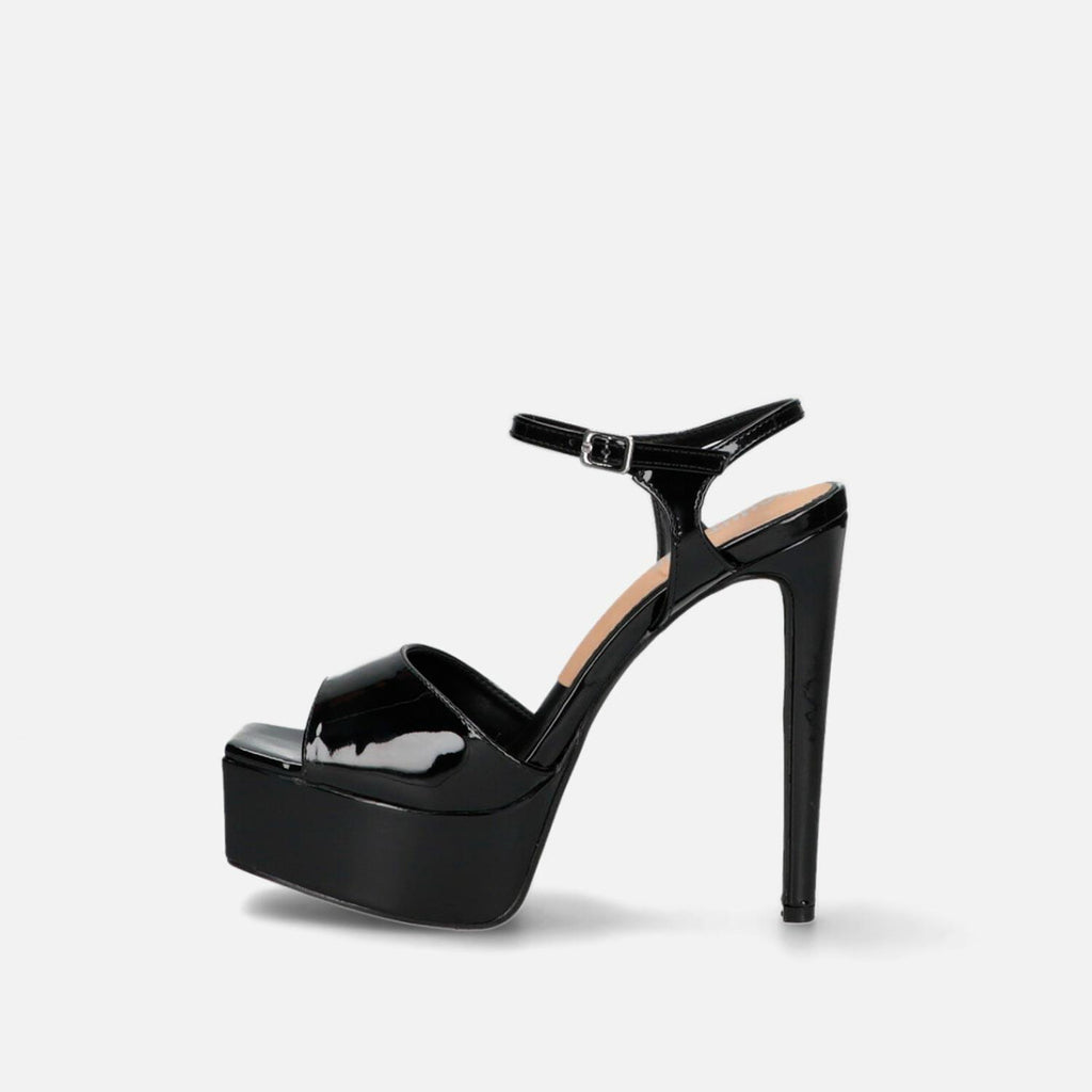 Zapatillas Cosmopolitan negras